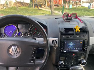 VW Touareg 1 - montáž couvací kamery s viditelností na tažné zařízení z nového Android autorádia.