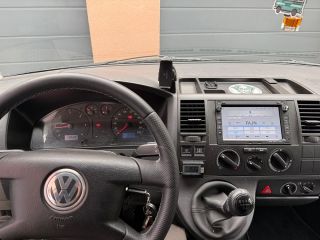 Montáž autorádia do staršího vozu VW T5 předfacelift, ale i tak dostal novou FullHD kameru a bezdrátový Carplay/Android auto